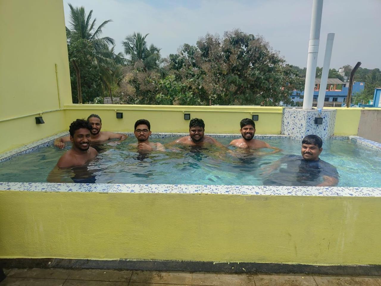 Готель Eagle Nest Residency Kottakuppam Екстер'єр фото