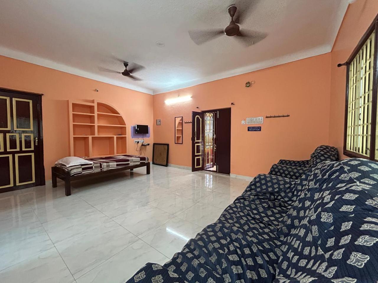 Готель Eagle Nest Residency Kottakuppam Екстер'єр фото